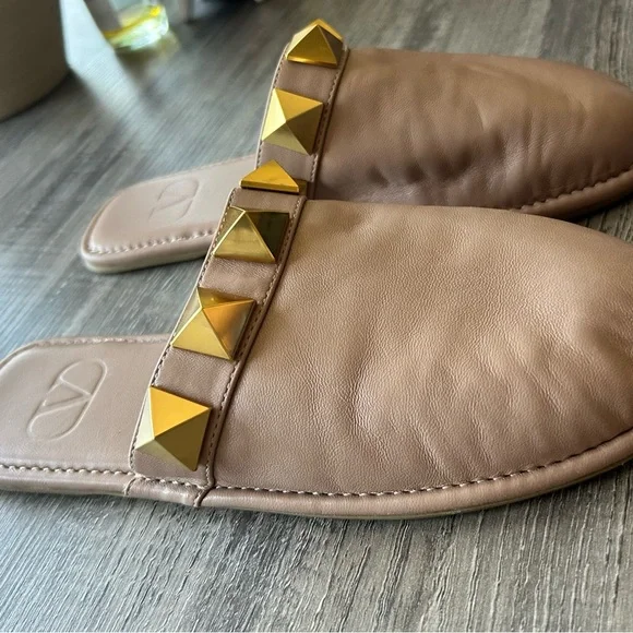 💛SOLD 💛VALENTINO GARAVANI Calfskin Roman Stud Flat Slippers - Picture 5 of 13